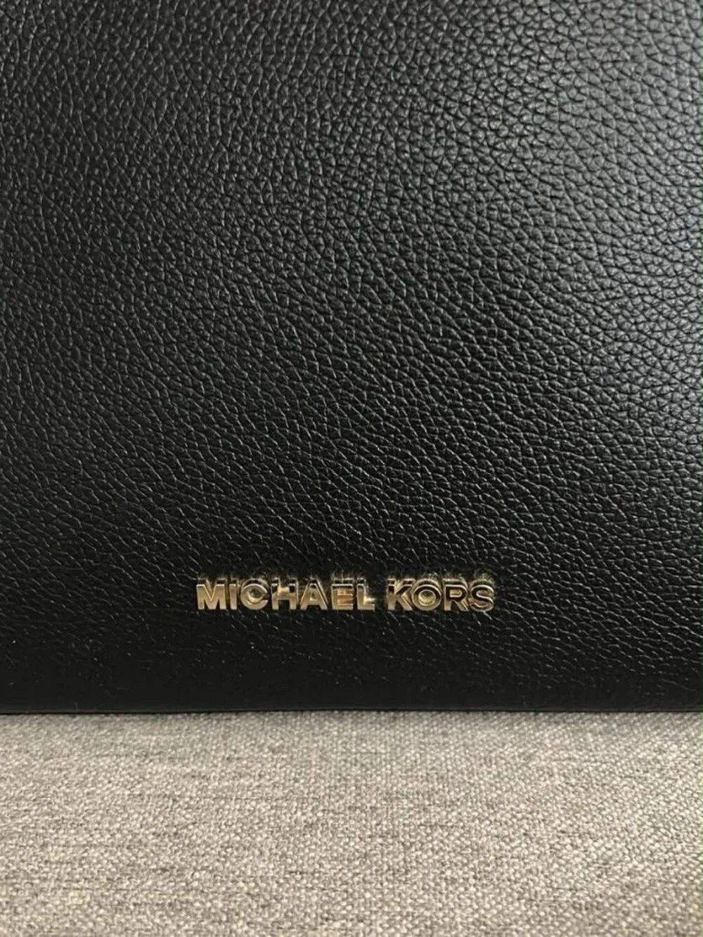 Michael Kors Black Hayes Leather Bucket Shoulder / Crossbody Bag